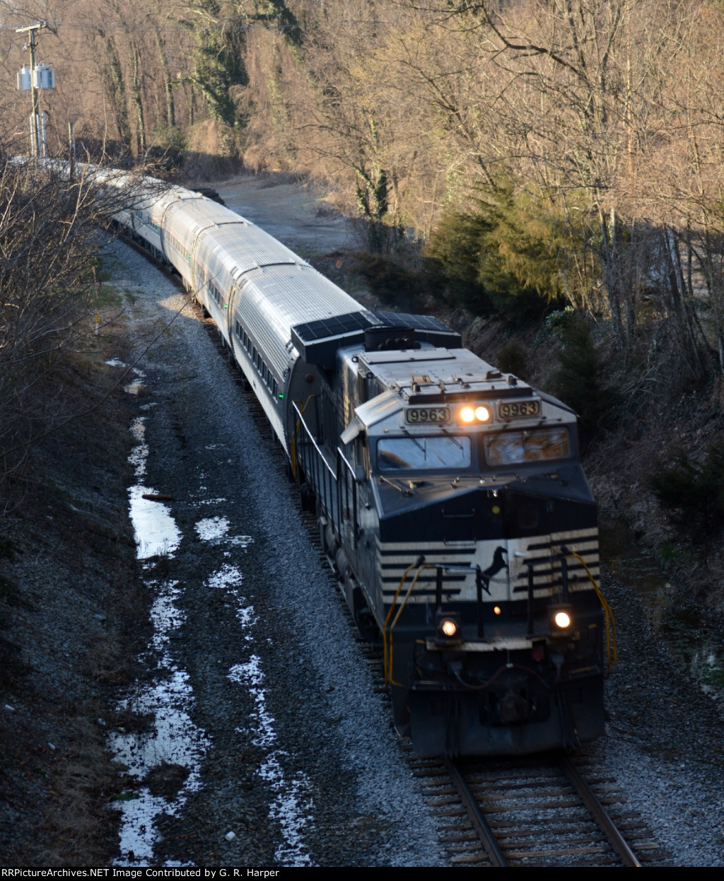 Amtrak locomotive bad-ordered in Roanoke earlier.  NS unit deadheading the cars back to Washington.